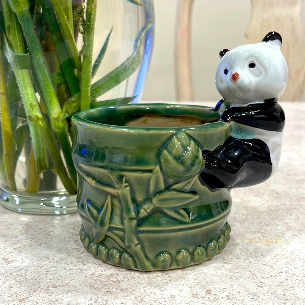 VINTAGE UNBRANDED PANDA ON A BAMBOO CERAMIC PLANTER MADE IN CHINA